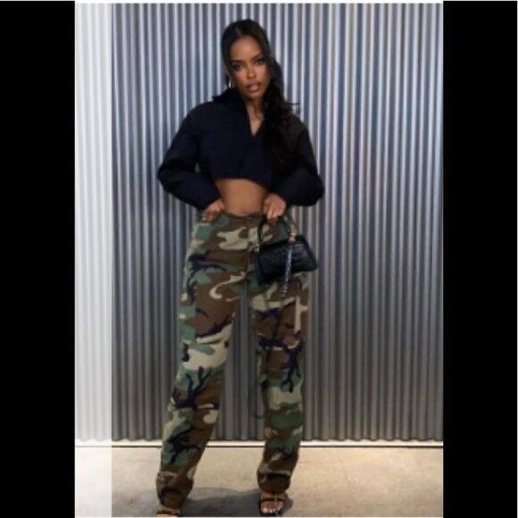 Leau coval cropped button up black top - Picture 7 of 9